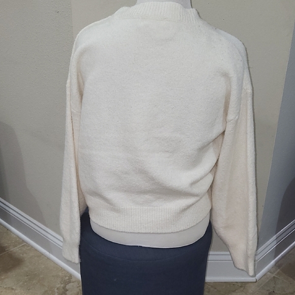 Off White Knit Sweater Showing TEDDY BEAR with Bow design. - Picture 12 of 13